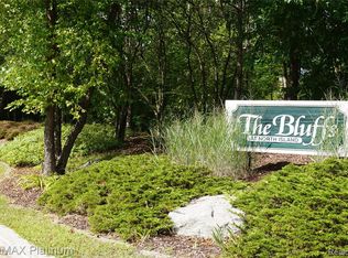 9036 N Island Dr, Flushing, MI 48433