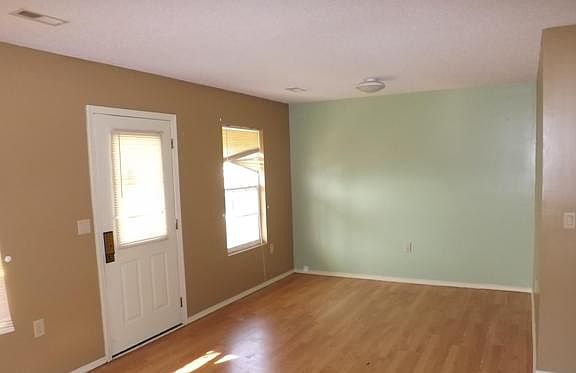 5th image of 1909 Honeylocust Ln