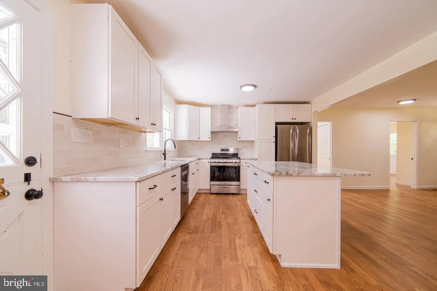 4 bed, 2.0 bath, 1736 sqft, $3,000 — Photo 3