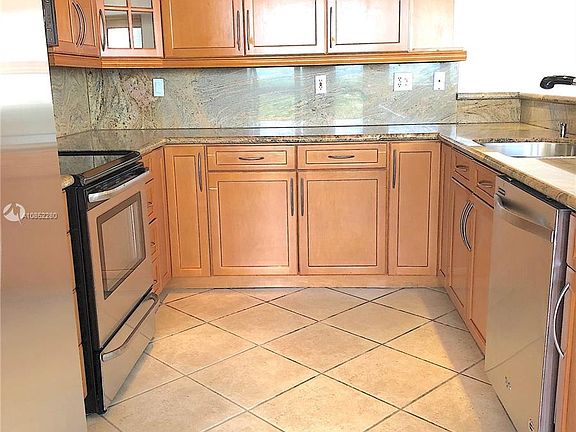 5th image of 2555 Collins Ave APT 1212