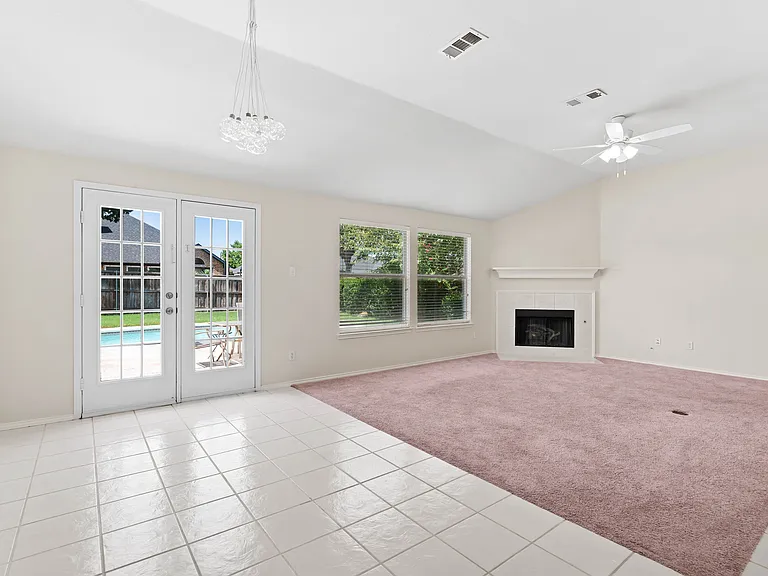 1703 Nightingale Ln — Photo 3