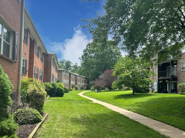 Hickory Hills Condominiums