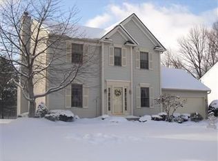 860 Hollyview Dr, Sheffield Lake, OH 44054