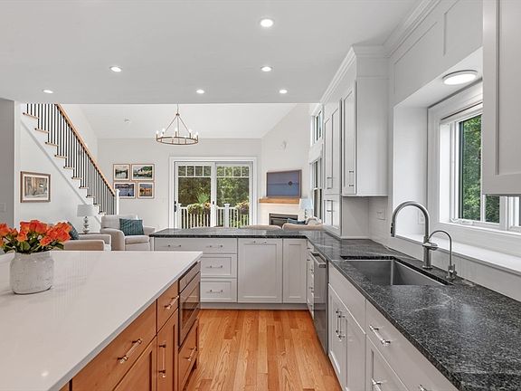 4th image of 4 Talbot Ln