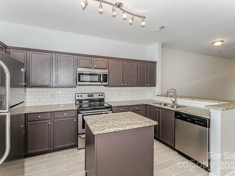8805 Gerren Ct — Photo 11