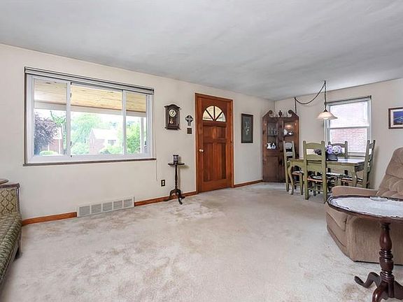 4th image of 516 Lebanon Manor Dr