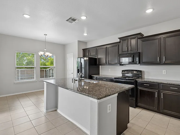 2013 Cranberry Ct — Photo 4