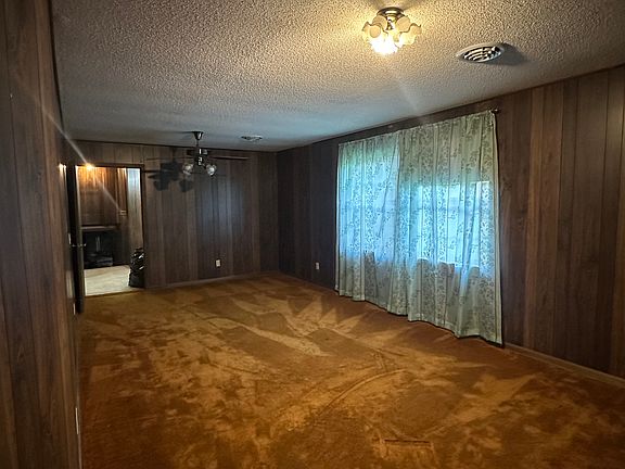 5th image of 825 McDaniel Rd