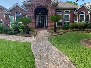 7411 Tranquil River Dr, Pasadena, TX 77505