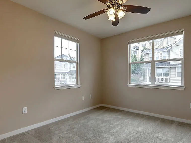 1601 NE Katsura St #203 — Photo 9