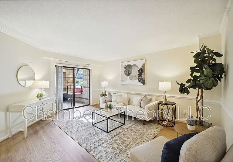 2400 Clarendon Blvd #201 — Photo 1