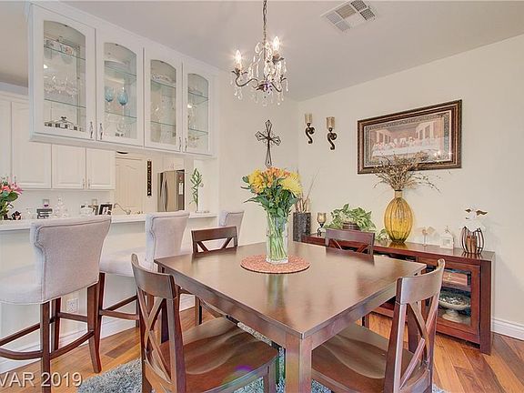 5th image of 1029 Bannockburn St