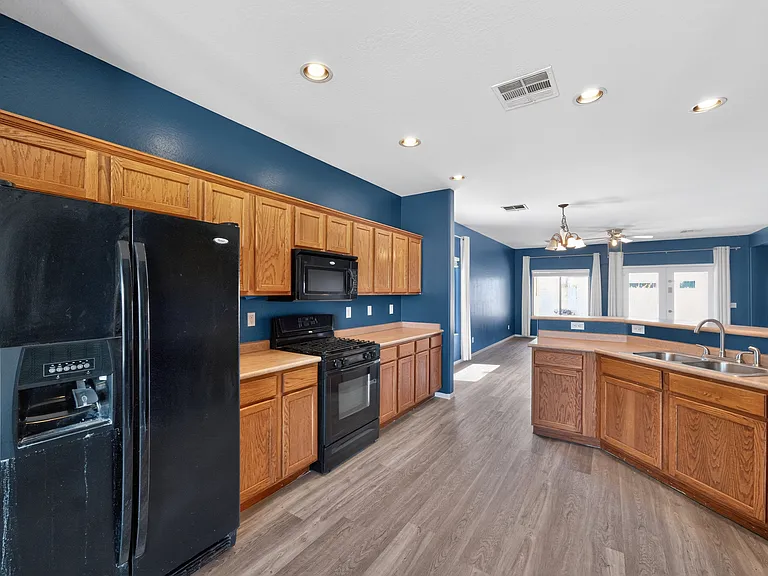 38248 W Santa Clara Ave — Photo 3
