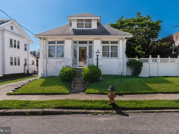 7425 Montour St, Philadelphia, PA 19111