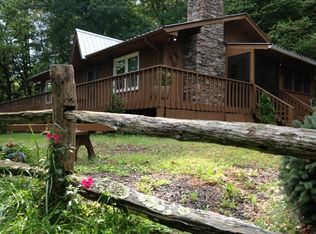 47 River Edge Dr, Burnsville, NC 28714