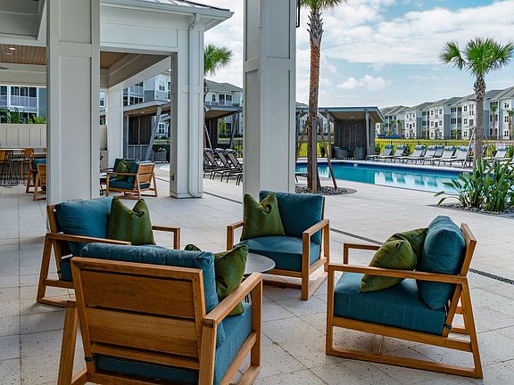 3rd image of 400 Hidden Palm Cir #10557279