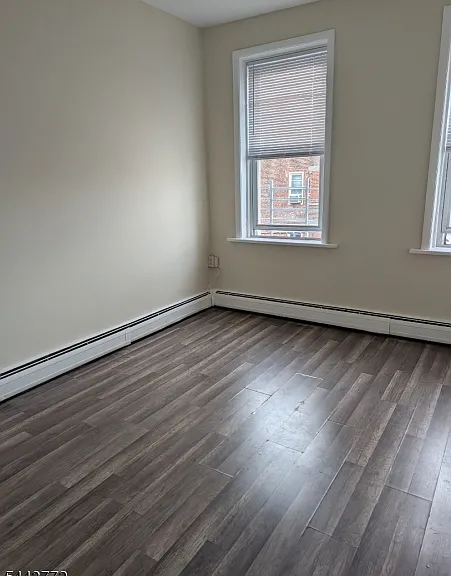 236 John St — Photo 2