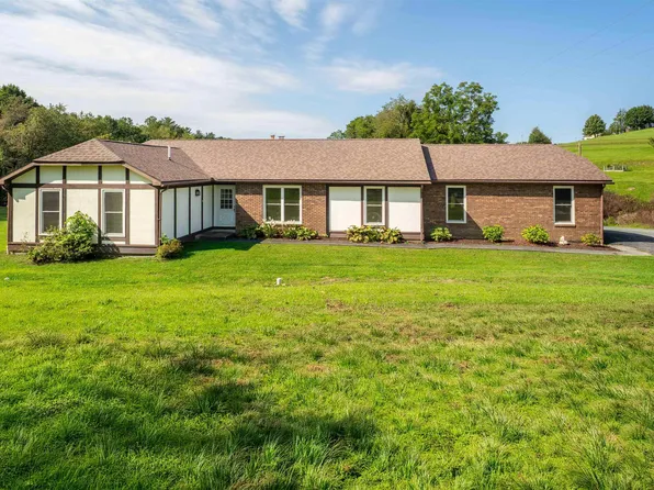 5 Brittany Oaks Dr, Fairmont, WV 26554
