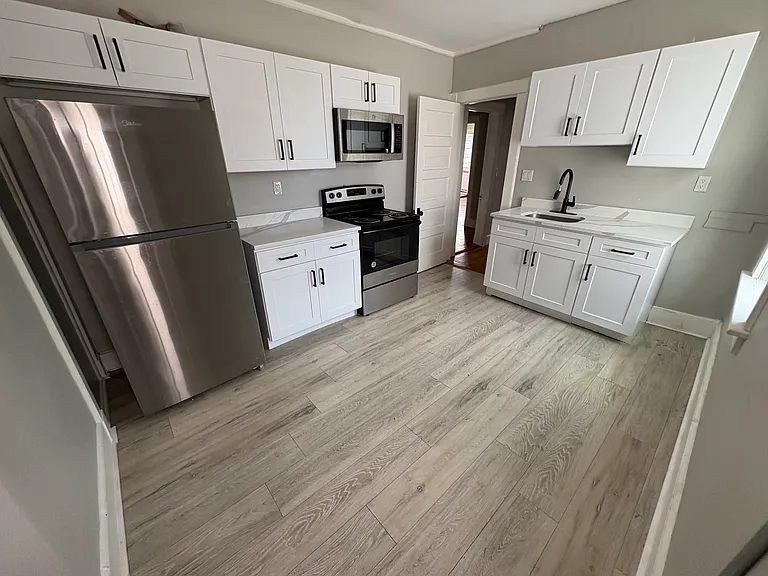 397-401 Williams St #4 — Photo 2