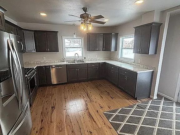 5th image of 406 N Walnut St