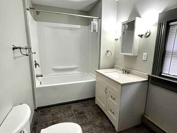 5th image of 1619-1623 D St #1619-D