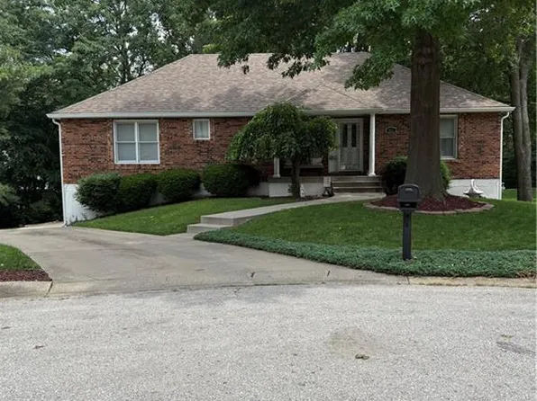 811 NW Heatherwood Dr, Blue Springs, MO 64015