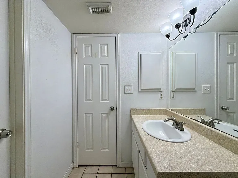 501 W 26th St #321 — Photo 15