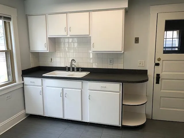17433 Woodford Ave — Photo 7