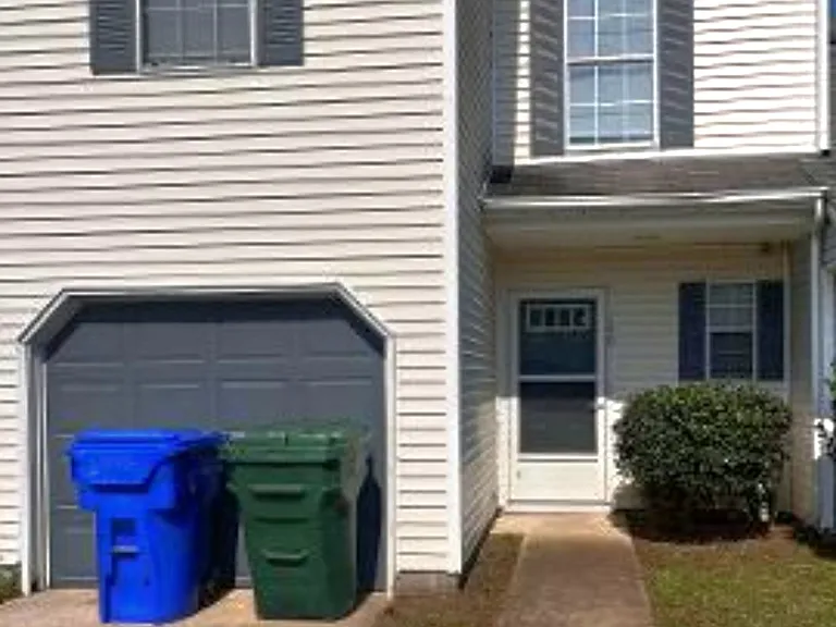 149 Wexford Dr E — Photo 2