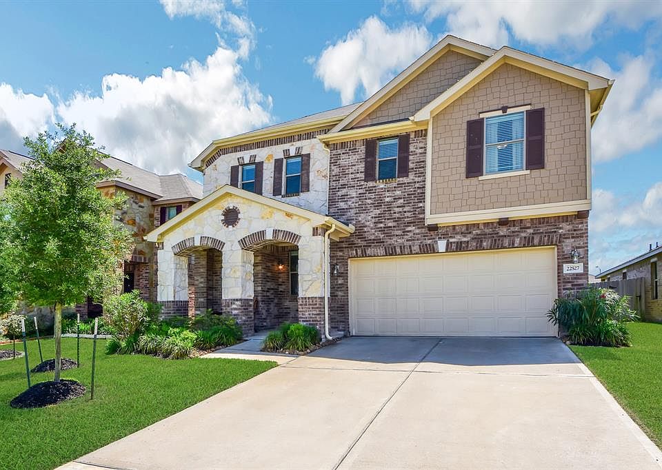 1st image of 22527 Belmont Cove Ln