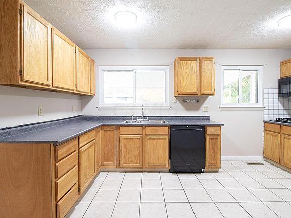 4th image of 4894 Downing Dr