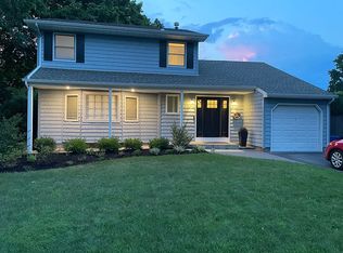 19 Clay Pitts Rd, Greenlawn, NY 11740