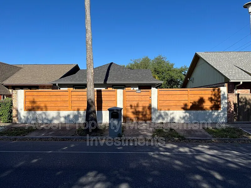 2 bed, 2.0 bath, 1388 sqft, $1,550 — Photo 2