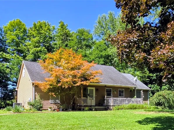 838 Orchard Terrace Dr, New Wilmington, PA 16142