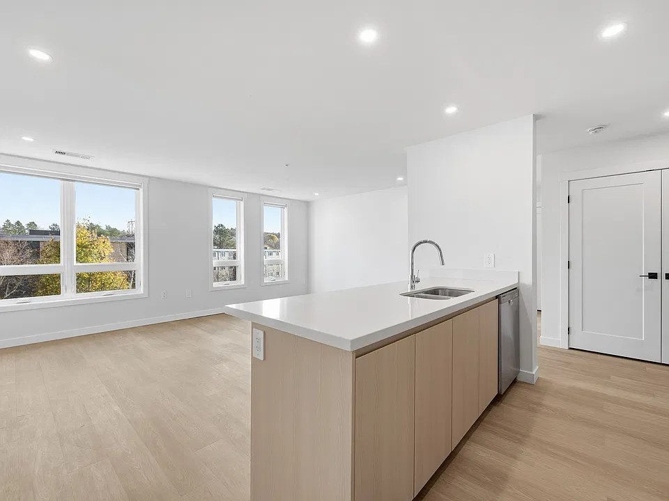 95 Caledonia Rd #211