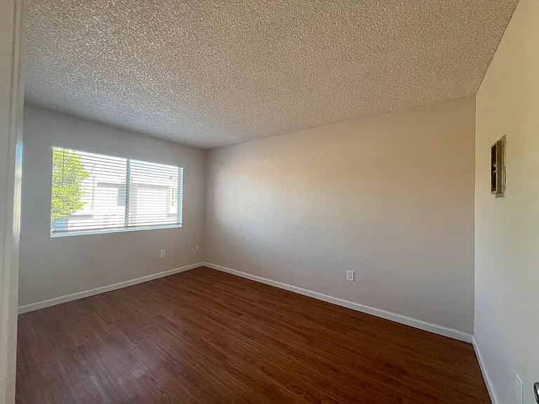 1389 E Lexington Ave E — Photo 25