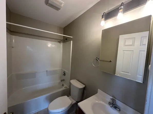 80 Silver St APT 2B, New Britain, CT 06053