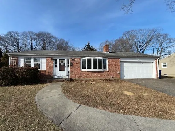 15 Plaza Dr, Riverside, RI 02915