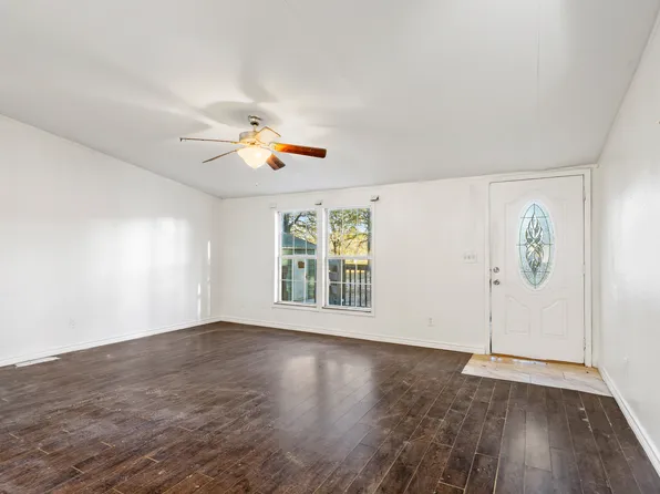 202 Forgotten Ln, Mabank, TX 75156