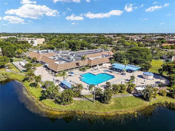 9721 Sunrise Lakes Boulevard #305, Sunrise, FL 33322