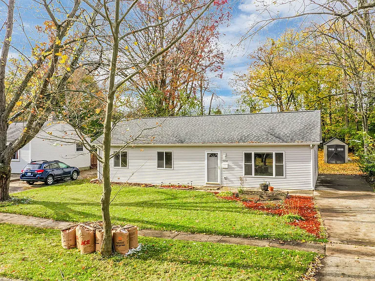 2434 Pinecrest Ave — Photo 40