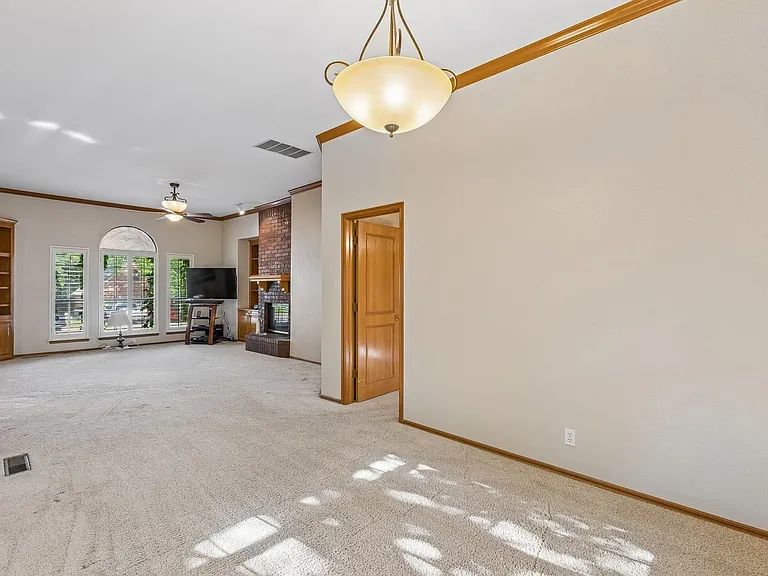 1820 Chelsea Dr — Photo 17
