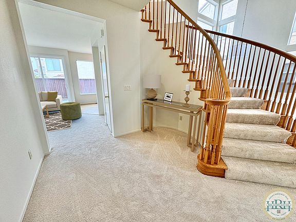 4th image of 318 Cerro Dr