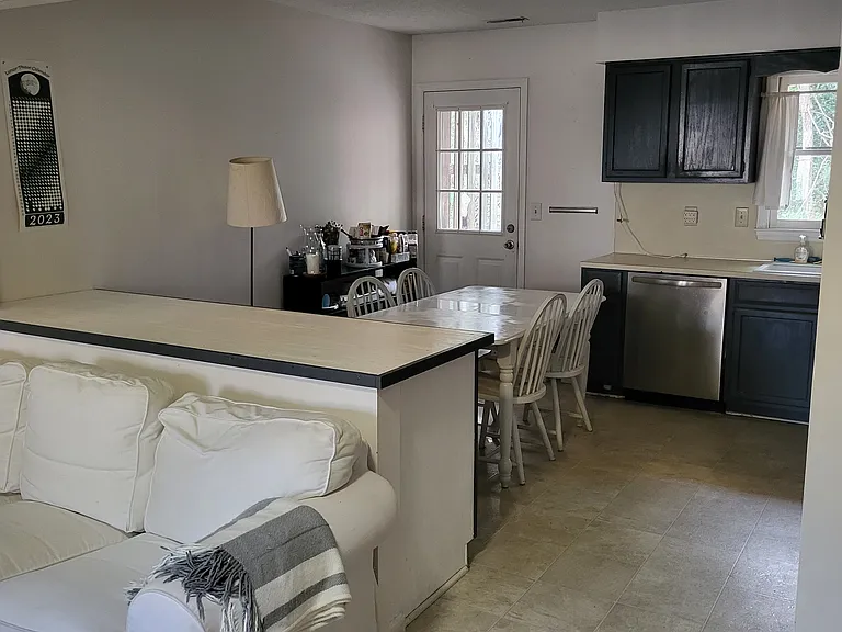 108 Pleasant Dr #B — Photo 5