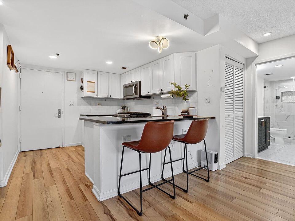1st image of 700 1st St APT 7T