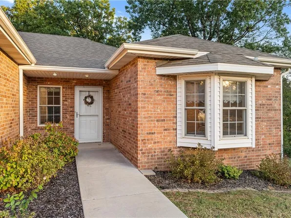 600 Carriage Ct, Nevada, MO 64772