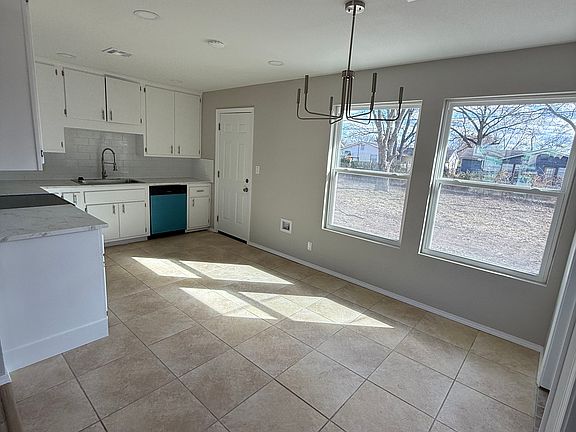 3rd image of 424 Lindenwood Dr