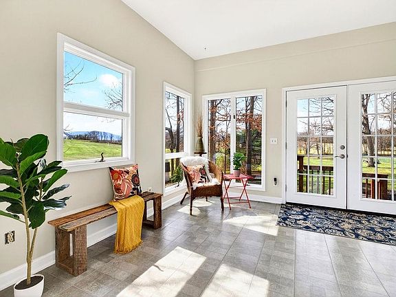 5th image of 933 Ladd Rd