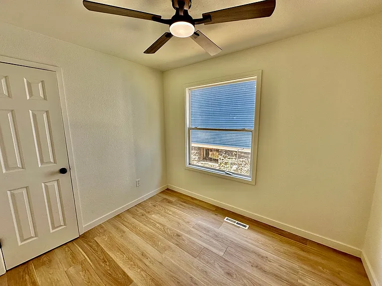 2022 W Dean Ave — Photo 14
