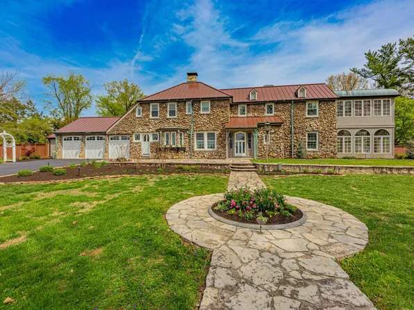 5709 Spring Lake Dr, Evansville, IN 47710